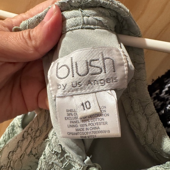 Sage green girls dress size 10 - Picture 4 of 4